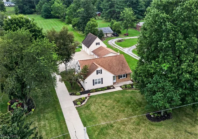 Single family home for sale at 1100 Fairfield School Rd, Columbiana, OH 44408 | MLS# 5239223