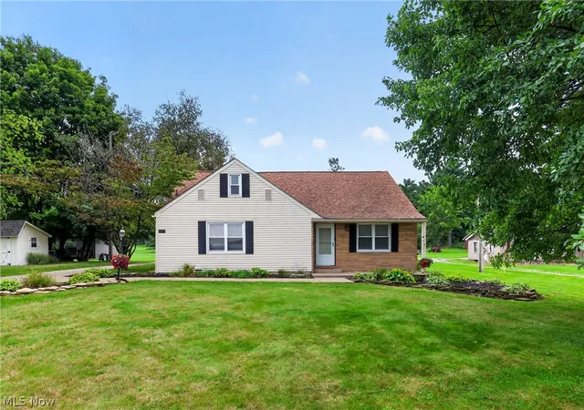 Photo 3 of Single family home for sale at 1100 Fairfield School Rd, Columbiana, OH 44408 | MLS# 5239223 | Listing updated on 2026-08-27
