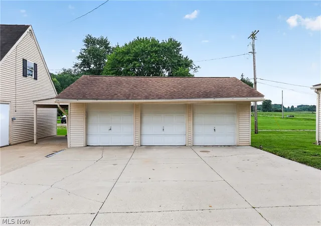 Photo 3 of Single family home for sale at 1100 Fairfield School Rd, Columbiana, OH 44408 | MLS# 5239223 | Listing updated on 2026-10-06