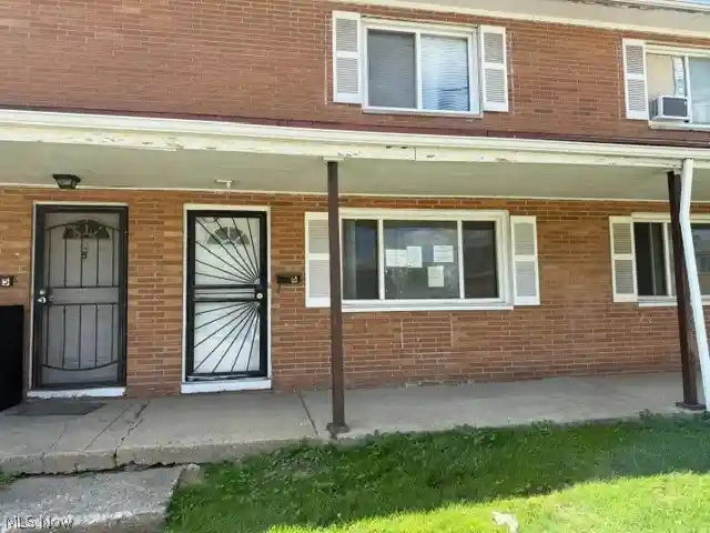 Listing Photo 1 - Condo for sale in 4906 Banbury Ct located at 4906 Banbury Ct, Warrensville Heights, OH 44128 - Unit 4906 Banbury Ct