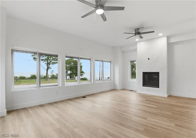 Photo 4 of Single family home for sale at 32407 Lake Rd, Avon Lake, OH 44012 | MLS# 5240040 | Listing updated on 2026-08-27