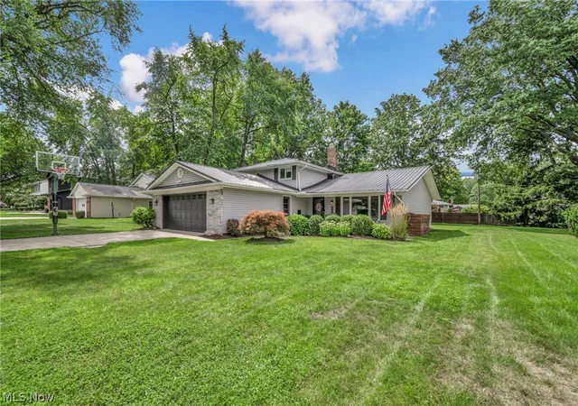 Photo 3 of Sale Pending at 1980 Salem Pkwy, Westlake, OH 44145 | MLS# 5237590 | Listing updated on 2026-08-29