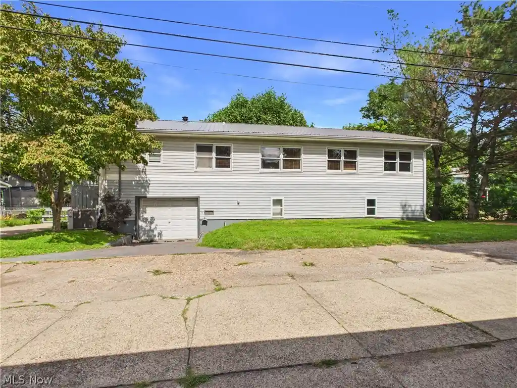 Photo 1 of Single family home for sale at 712 Marietta Ln, Marietta, OH 45750 | MLS# 5239864 | Listing updated on 2026-10-22