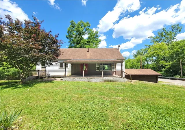 Photo 1 of Single family home for sale at 333 Old Saint Marys Pike, Parkersburg, WV 26104 | MLS# 5240100 | Listing updated on 2026-08-27