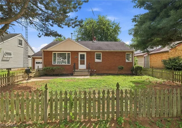 Photo 2 of Single family home for sale at 4450 7th St Nw, Canton, OH 44708 | MLS# 5240101 | Listing updated on 2026-10-01