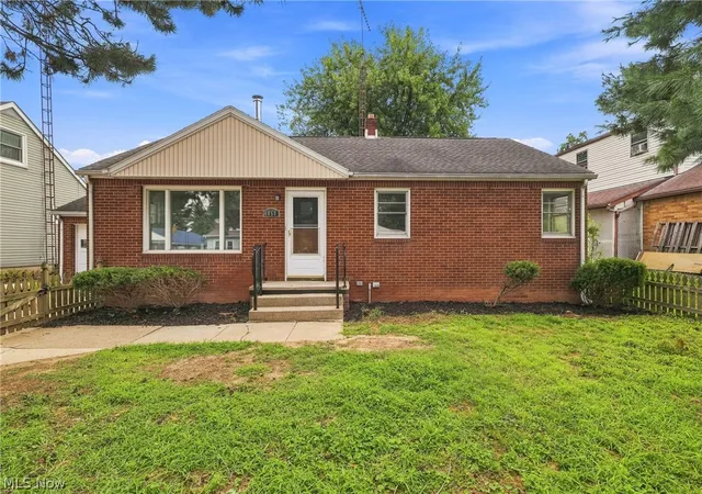 Photo 3 of Single family home for sale at 4450 7th St Nw, Canton, OH 44708 | MLS# 5240101 | Listing updated on 2026-10-01