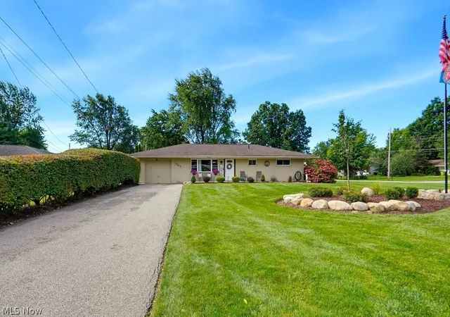 Photo 2 of Sale Pending at 1342 Roseland Dr, Macedonia, OH 44056 | MLS# 5239819 | Listing updated on 2026-08-31