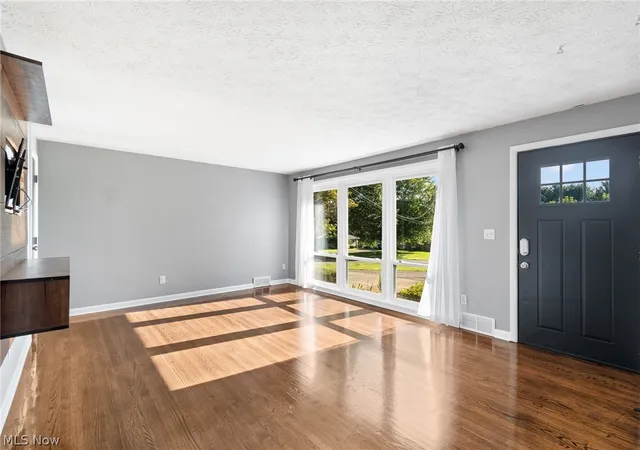 Photo 3 of Sale Pending at 289 Valley View Dr, Wooster, OH 44691 | MLS# 5237047 | Listing updated on 2026-08-31