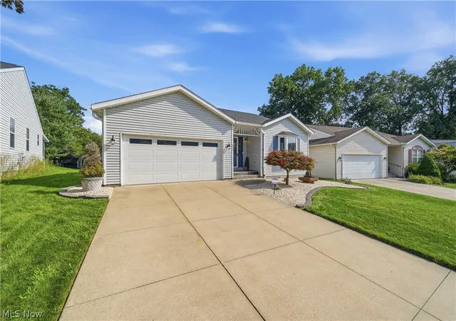 Photo 1 of Sale Pending at 984 Elizabeth Ct, Cuyahoga Falls, OH 44221 | MLS# 5237393 | Listing updated on 2026-08-31