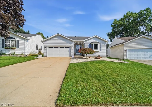 Photo 2 of Sale Pending at 984 Elizabeth Ct, Cuyahoga Falls, OH 44221 | MLS# 5237393 | Listing updated on 2026-08-31