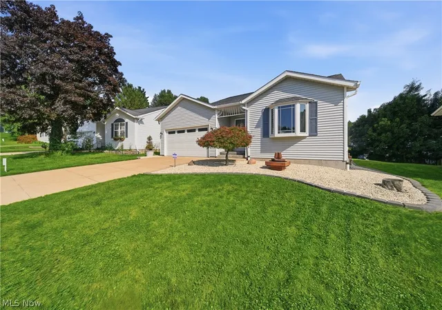 Photo 3 of Sale Pending at 984 Elizabeth Ct, Cuyahoga Falls, OH 44221 | MLS# 5237393 | Listing updated on 2026-08-31
