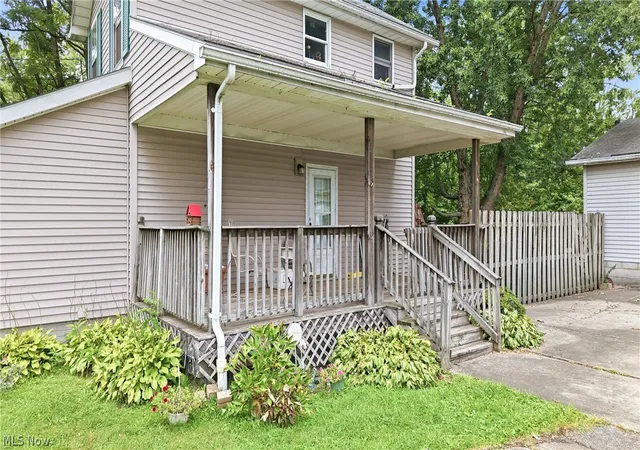 Photo 3 of Single family home for sale at 301 Porter Ave, Campbell, OH 44405 | MLS# 5240109 | Listing updated on 2026-09-30