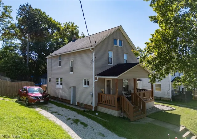 Photo 3 of Sale Pending at 185 24th St Nw, Barberton, OH 44203 | MLS# 5239886 | Listing updated on 2026-09-17