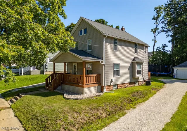 Photo 3 of Sale Pending at 185 24Th St Nw, Barberton, OH 44203 | MLS# 5239886 | Listing updated on 2026-09-17