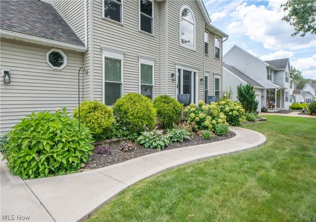 Photo 2 of Single family home for sale at 6526 Sugargrove Cir Ne, Canton, OH 44721 | MLS# 5234005 | Listing updated on 2026-08-27