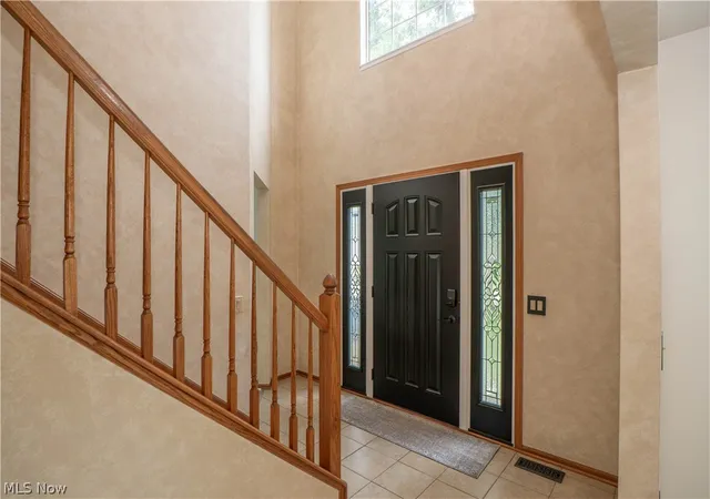 Photo 3 of Single family home for sale at 6526 Sugargrove Cir Ne, Canton, OH 44721 | MLS# 5234005 | Listing updated on 2026-08-27