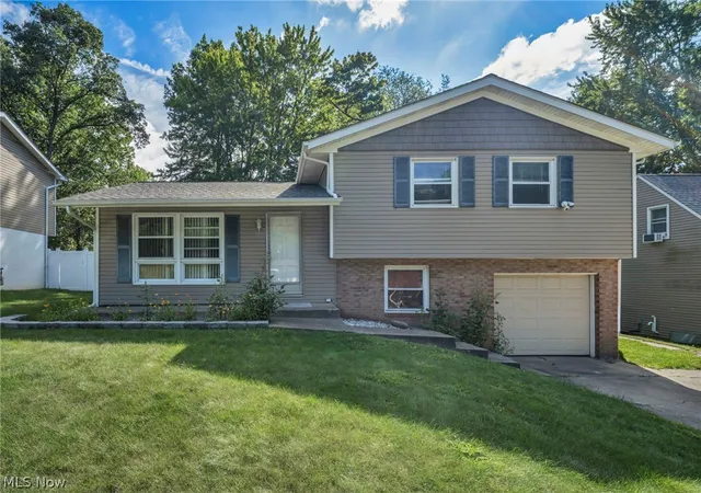 Photo 1 of Single family home for sale at 567 Eric Dr, Tallmadge, OH 44278 | MLS# 5240130 | Listing updated on 2026-08-31