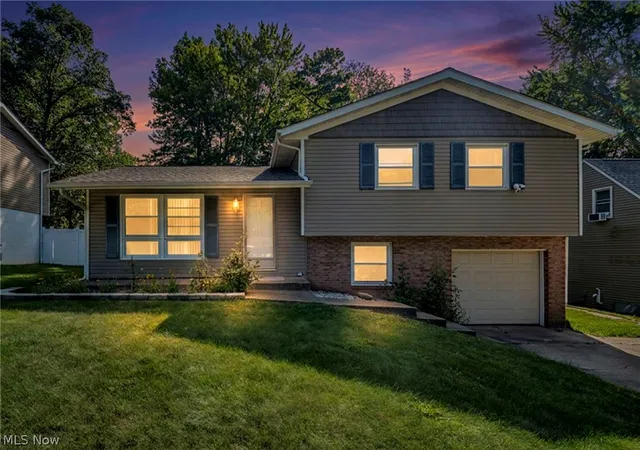 Photo 2 of Single family home for sale at 567 Eric Dr, Tallmadge, OH 44278 | MLS# 5240130 | Listing updated on 2026-08-31