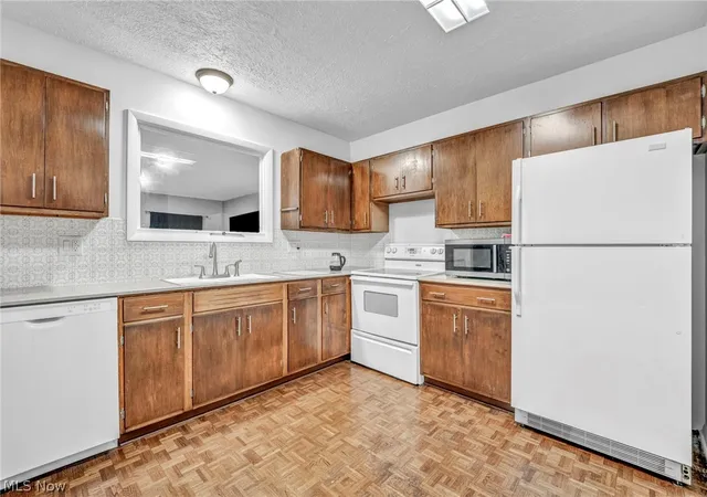 Photo 4 of Single family home for sale at 567 Eric Dr, Tallmadge, OH 44278 | MLS# 5240130 | Listing updated on 2026-08-31