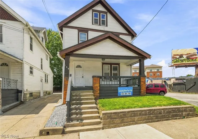 Single family home for sale at 372 Kling St, Akron, OH 44311 | MLS# 5239968