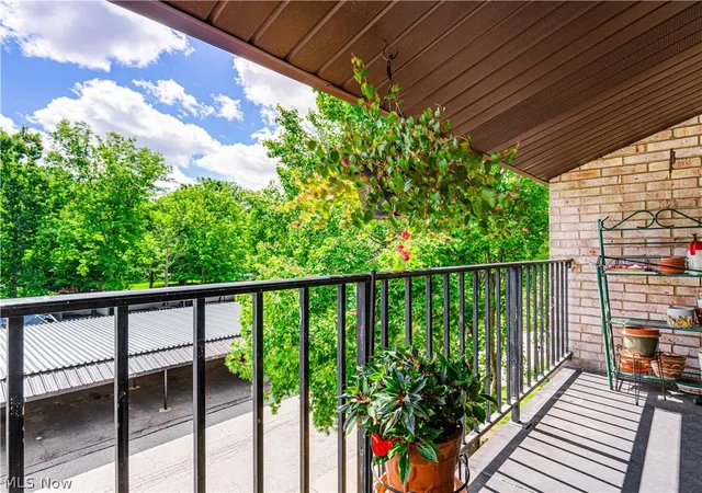 Photo 2 of Condo for sale at 16465 Heather Ln #304, Middleburg Heights, OH 44130 | MLS# 5239751 | Listing updated on 2026-09-01