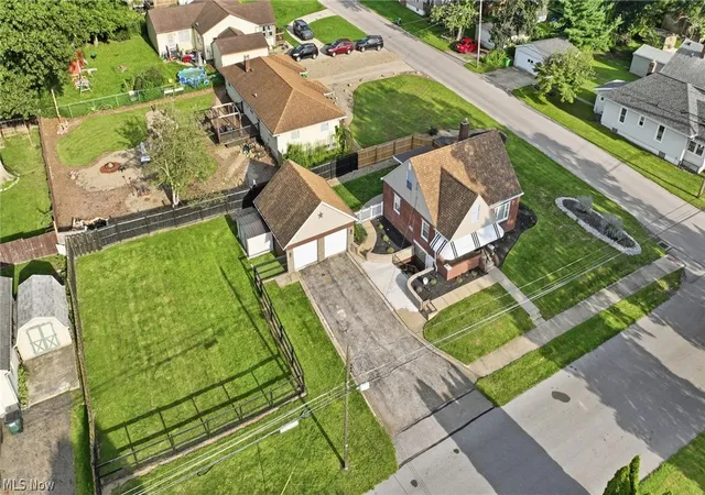 Photo 2 of Sale Pending at 571 Wesleyan Ave, Barberton, OH 44203 | MLS# 5239753 | Listing updated on 2026-08-31