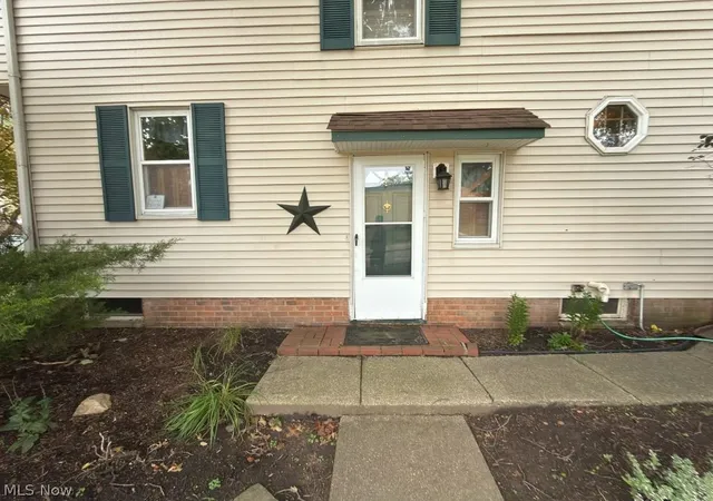 Photo 2 of Sale Pending at 4800 Westbourne Rd, Cleveland, OH 44124 | MLS# 5240184 | Listing updated on 2026-09-01