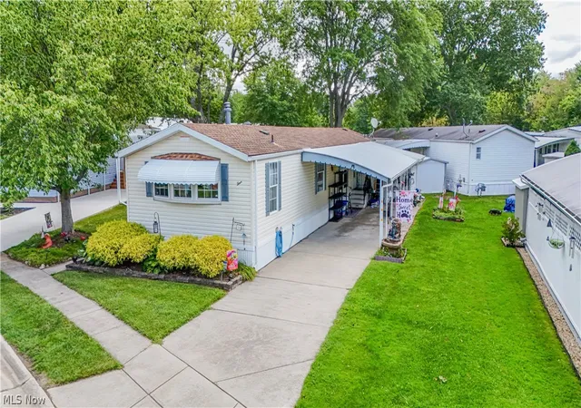 Photo 1 of Single family home for sale at 4 Sunrise Blvd, Olmsted Twp, OH 44138 | MLS# 5239906 | Listing updated on 2026-08-27