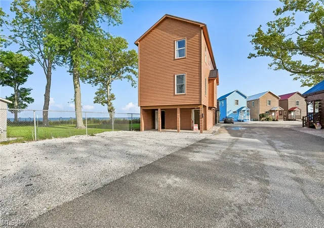 Photo 2 of Single family home for sale at 5919 Lake Rd W #42, Ashtabula, OH 44004 | MLS# 5239900 | Listing updated on 2026-08-28