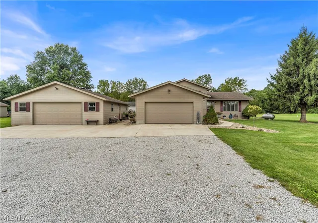 Photo 5 of Single family home for sale at 21930 Foster Rd, Wellington, OH 44090 | MLS# 5239901 | Listing updated on 2026-08-27