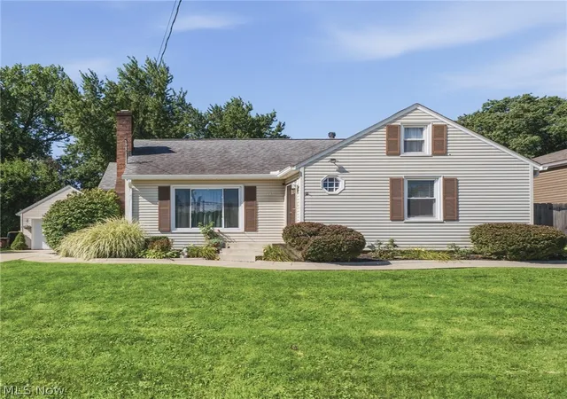 Photo 1 of Sale Pending at 1743 Jefferson Rd Ne, Massillon, OH 44646 | MLS# 5239726 | Listing updated on 2026-08-29