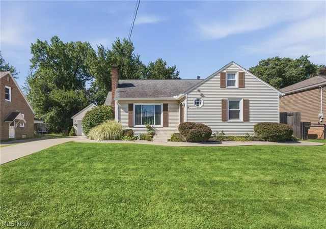 Photo 2 of Sale Pending at 1743 Jefferson Rd Ne, Massillon, OH 44646 | MLS# 5239726 | Listing updated on 2026-08-29