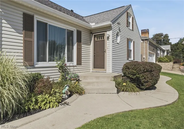 Photo 3 of Sale Pending at 1743 Jefferson Rd Ne, Massillon, OH 44646 | MLS# 5239726 | Listing updated on 2026-08-29