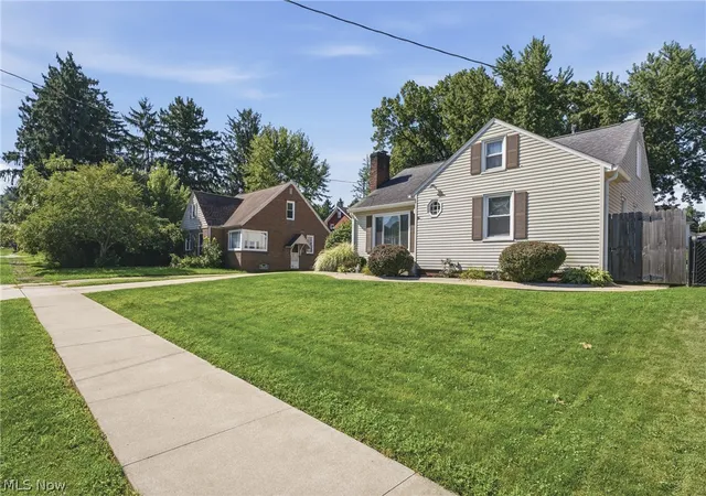 Photo 4 of Sale Pending at 1743 Jefferson Rd Ne, Massillon, OH 44646 | MLS# 5239726 | Listing updated on 2026-08-29