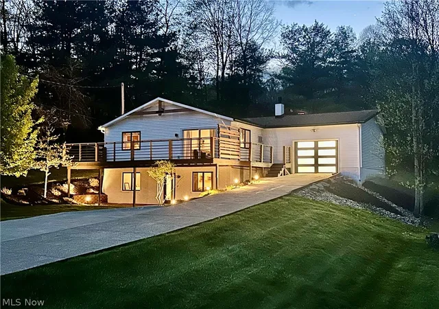 Photo 3 of Single family home for sale at 573 W Mohawk Dr, Malvern, OH 44644 | MLS# 5240194 | Listing updated on 2026-09-22