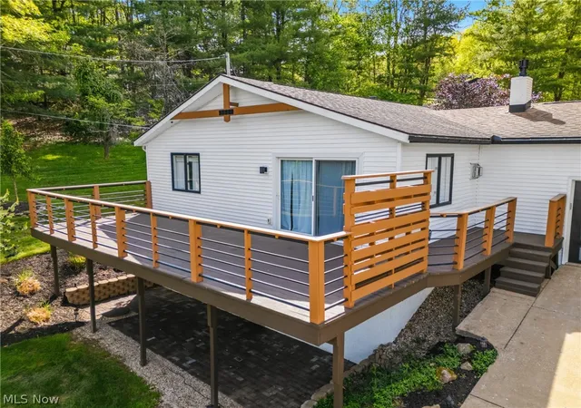 Photo 4 of Single family home for sale at 573 W Mohawk Dr, Malvern, OH 44644 | MLS# 5240194 | Listing updated on 2026-09-22