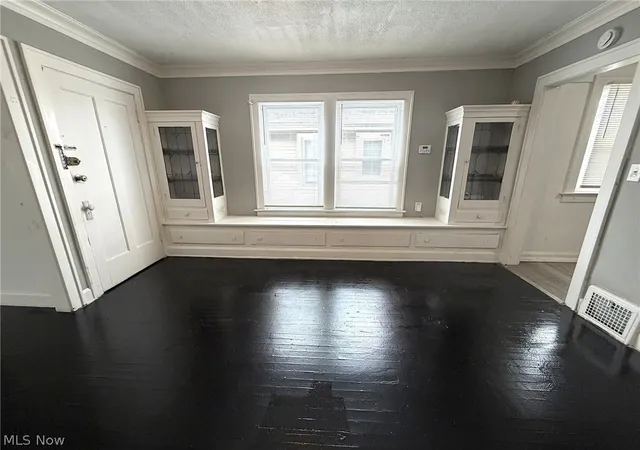 Listing Photo 4 - Condo for sale in building located at 1887 Lampson Rd, Cleveland, OH 44108