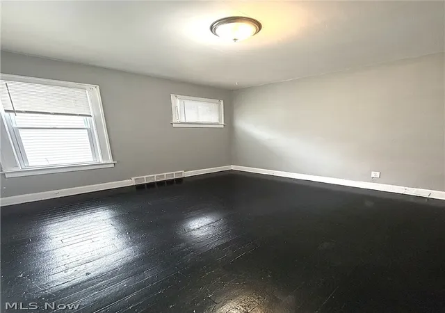Listing Photo 5 - Condo for sale in building located at 1887 Lampson Rd, Cleveland, OH 44108