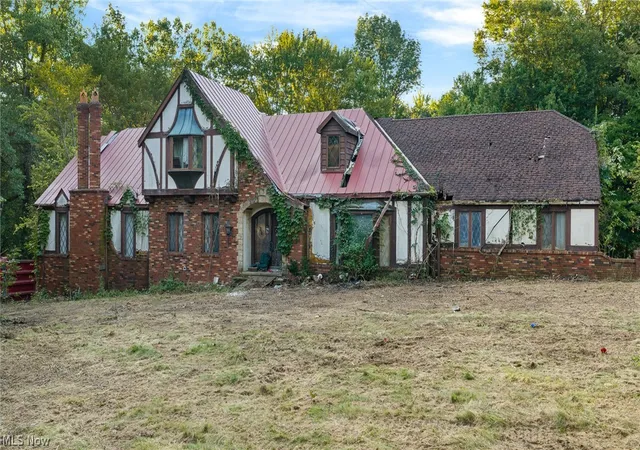 Photo 2 of Single family home for sale at 410 Columbia Rd, Valley City, OH 44280 | MLS# 5240254 | Listing updated on 2026-08-27
