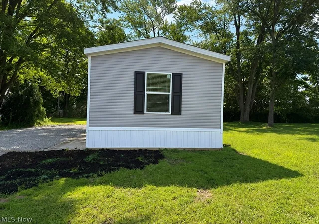 Single family home for sale at 1 Silver Pond Dr, Apple Creek, OH 44606 | MLS# 5240253