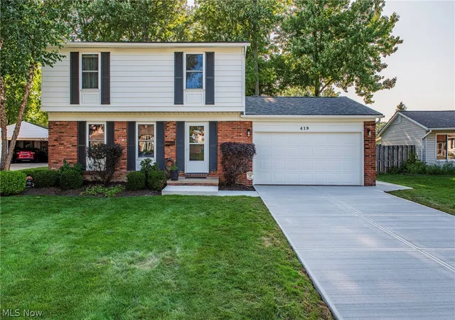 Photo 1 of Single family home for sale at 419 Ridgewood Dr, Eastlake, OH 44095 | MLS# 5239817 | Listing updated on 2026-08-27