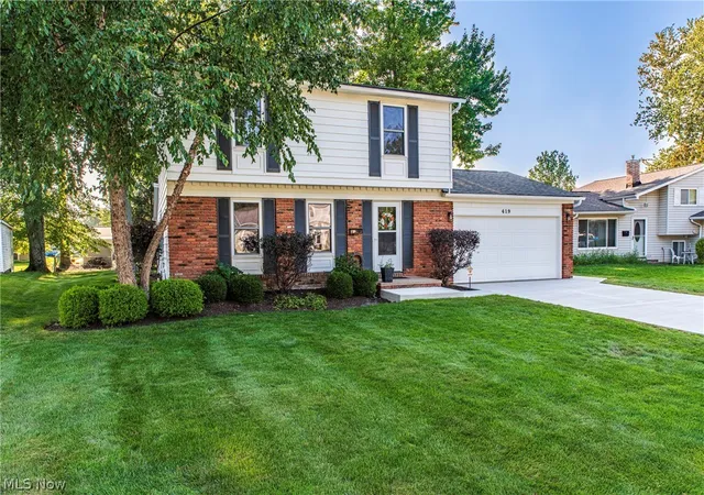 Photo 3 of Single family home for sale at 419 Ridgewood Dr, Eastlake, OH 44095 | MLS# 5239817 | Listing updated on 2026-08-27