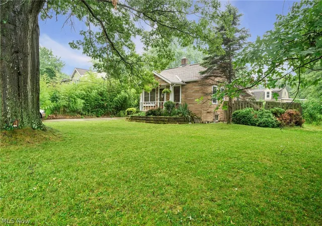 Photo 3 of Single family home for sale at 21073 Morris Dr, Strongsville, OH 44149 | MLS# 5238625 | Listing updated on 2026-08-27
