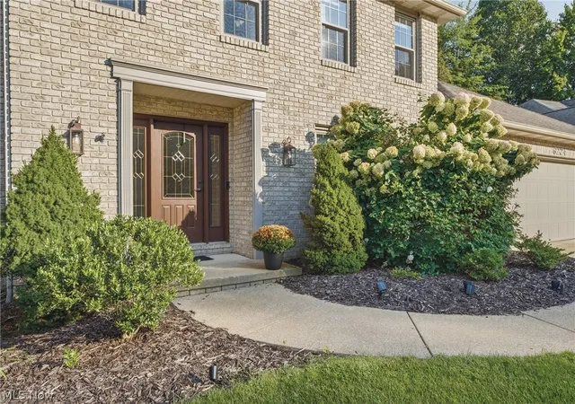 Photo 2 of Single family home for sale at 6224 Sandy Ridge Cir Nw, North Canton, OH 44720 | MLS# 5238369 | Listing updated on 2026-09-23