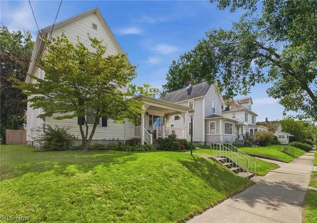 Photo 2 of Sale Pending at 834 8th St Ne, Massillon, OH 44646 | MLS# 5240110 | Listing updated on 2026-08-29