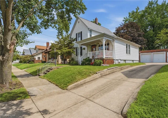 Photo 3 of Sale Pending at 834 8th St Ne, Massillon, OH 44646 | MLS# 5240110 | Listing updated on 2026-08-29