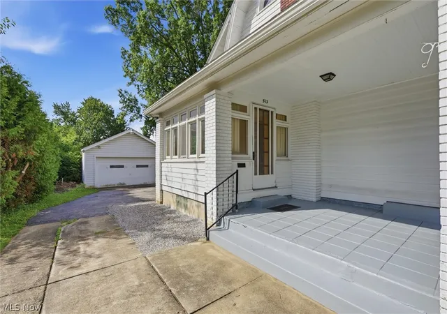 Photo 3 of Single family home for sale at 513 Redondo Rd, Youngstown, OH 44504 | MLS# 5239654 | Listing updated on 2026-08-28