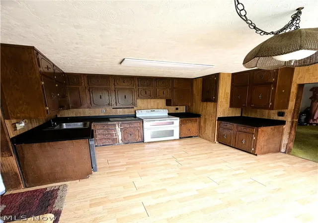 Photo 4 of Sale Pending at 23661 Royalton Rd, Columbia Station, OH 44028 | MLS# 5239845 | Listing updated on 2026-09-17