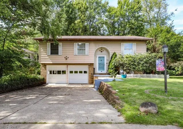 Photo 2 of Sale Pending at 543 Brush Rd, Ravenna, OH 44266 | MLS# 5240262 | Listing updated on 2026-09-22