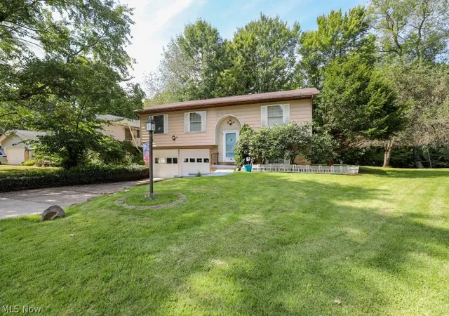 Photo 3 of Sale Pending at 543 Brush Rd, Ravenna, OH 44266 | MLS# 5240262 | Listing updated on 2026-09-22